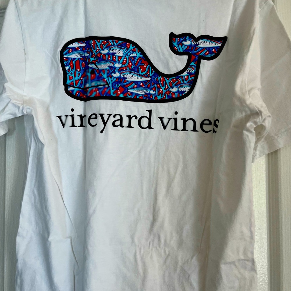 Adult XS vineyard Vines Short Sleeve shirt